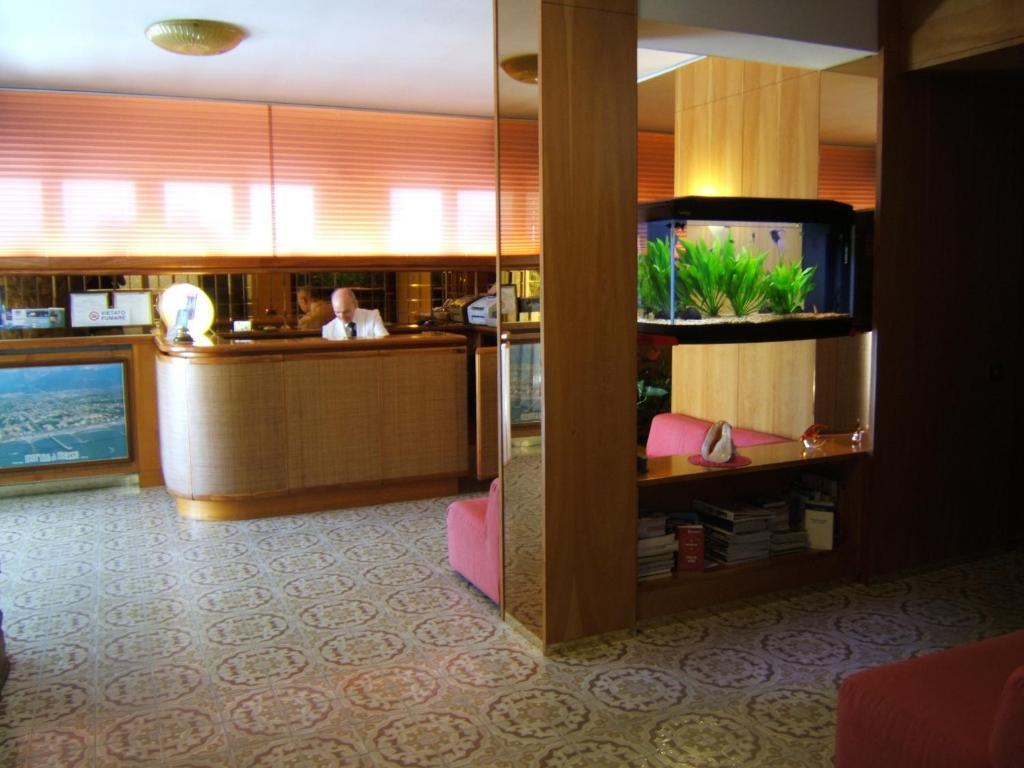 Hotel Matilde Marina di Massa Buitenkant foto