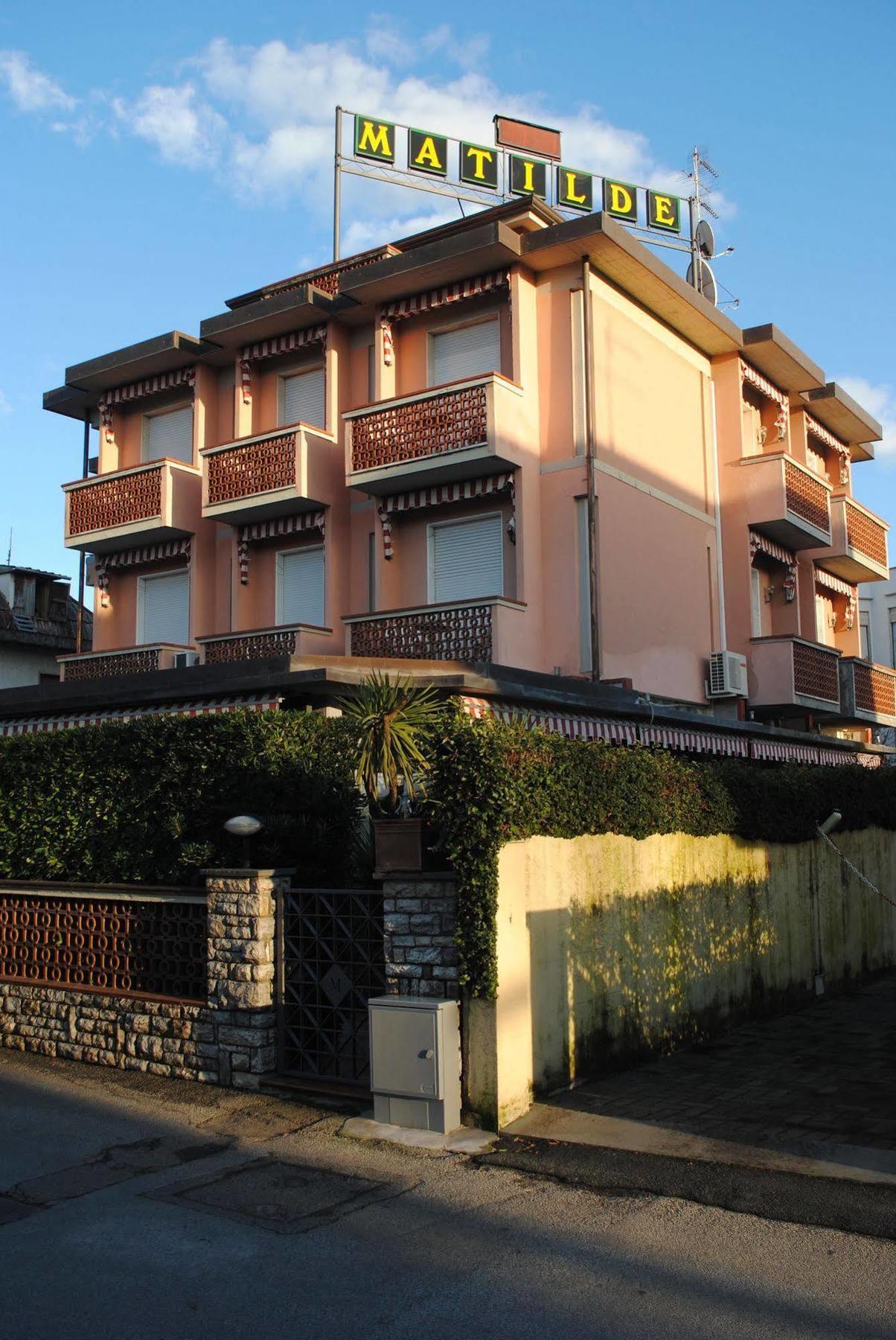 Hotel Matilde Marina di Massa Buitenkant foto