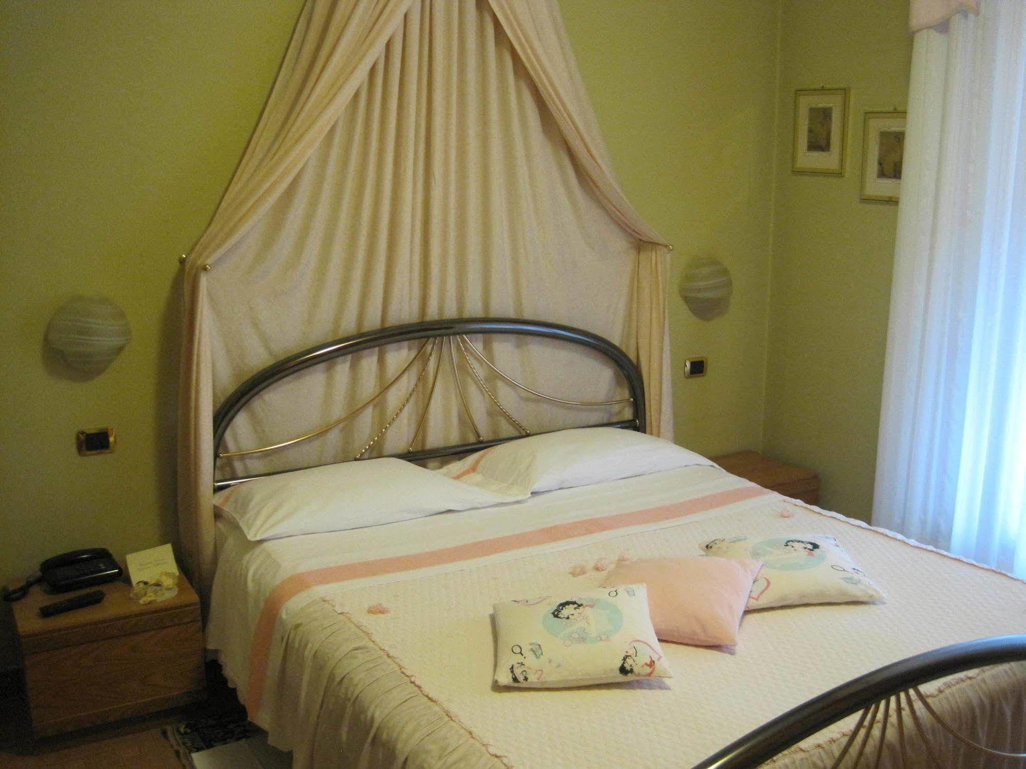 Hotel Matilde Marina di Massa Buitenkant foto