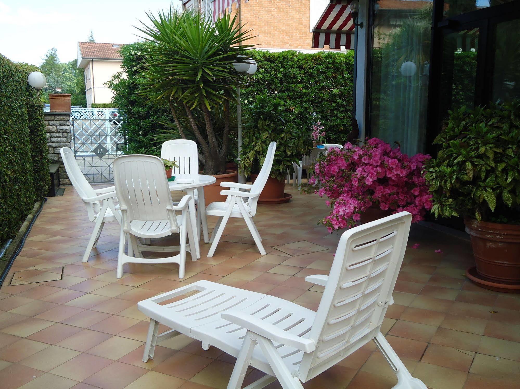 Hotel Matilde Marina di Massa Buitenkant foto
